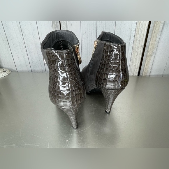 Jaclyn Smith Booties Size 9 Gray Side Zipper Heeled Faux Croco Vegan Leather - Picture 4 of 8